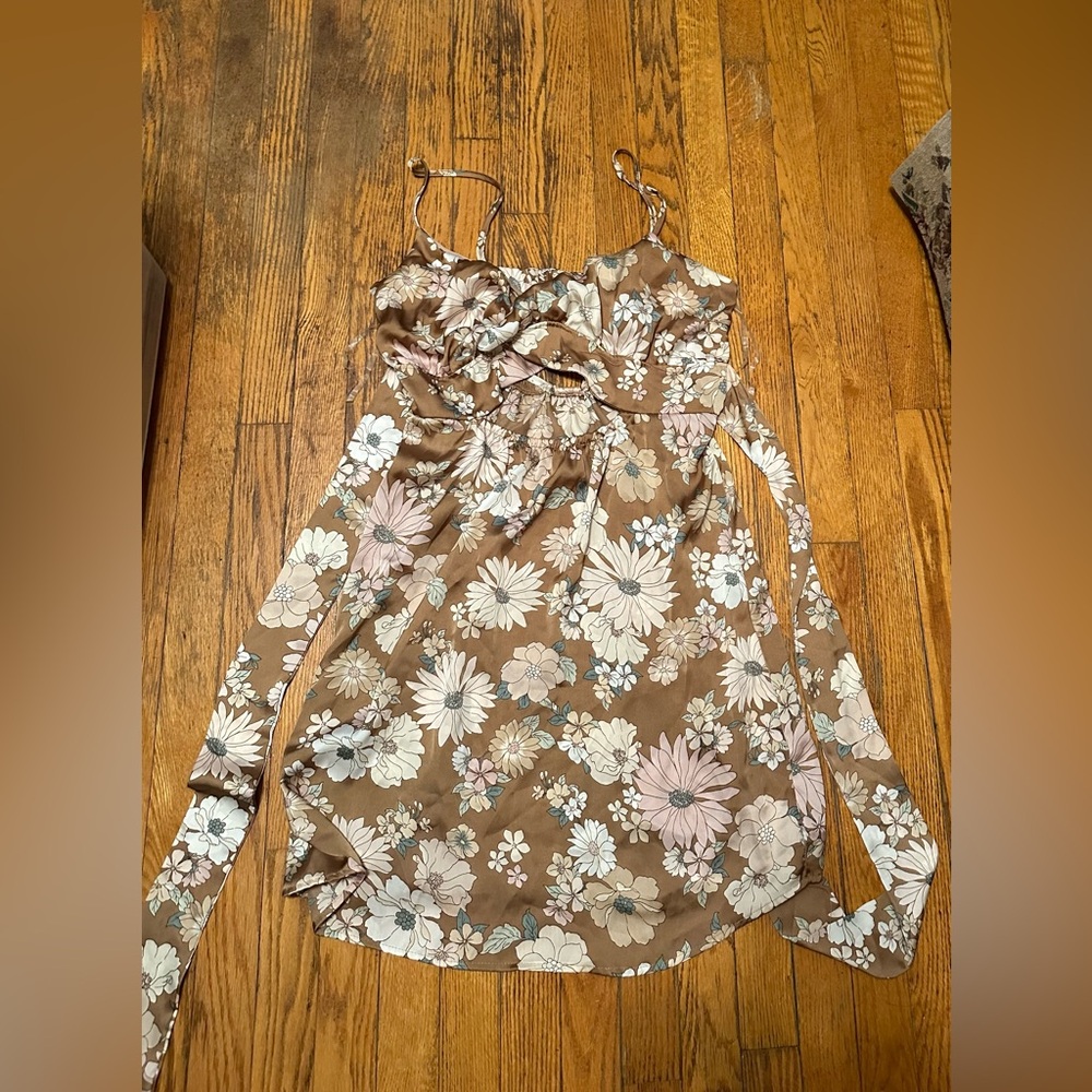 Rue21 Plus Size 1x Brown & White Floral Dress W/ Front Cut Out & Tie Waist